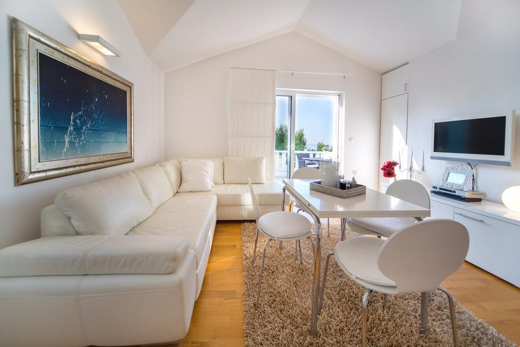 Apartments Fortunata プリモシュテン 部屋 写真