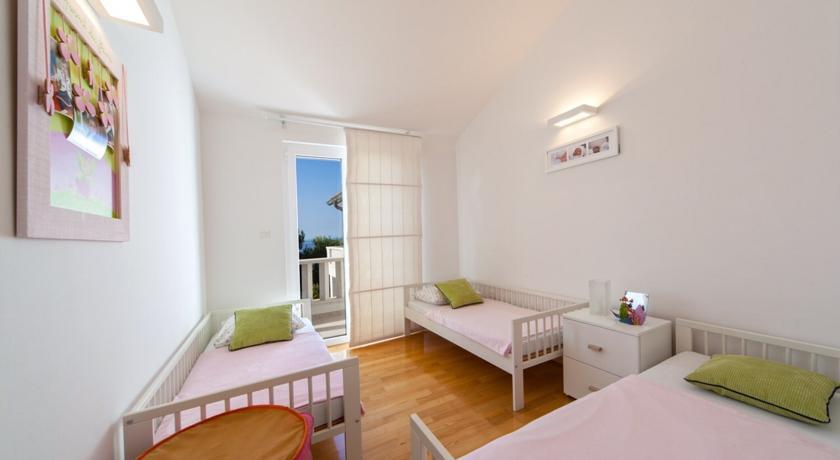Apartments Fortunata プリモシュテン 部屋 写真