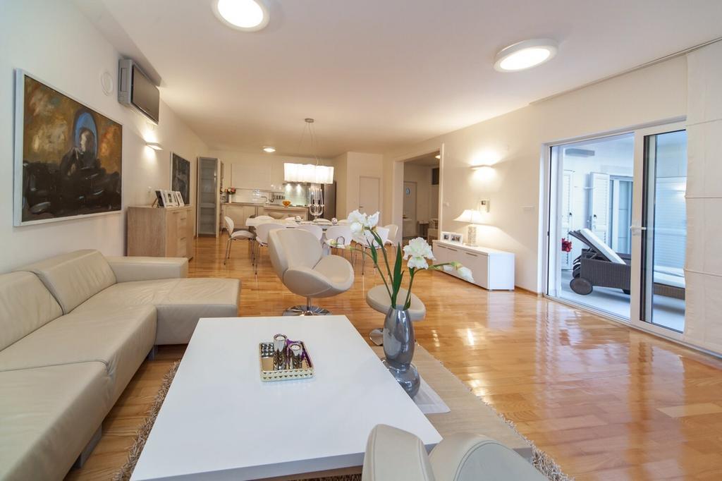 Apartments Fortunata プリモシュテン 部屋 写真